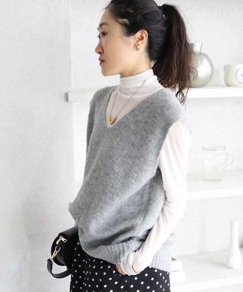 le.coeur blanc(ルクールブラン)の「《WEB限定》イージーケア/ウォッシャブルVネックベスト(ニット/セーター・レディース・ブラック・38)」の5枚目の写真