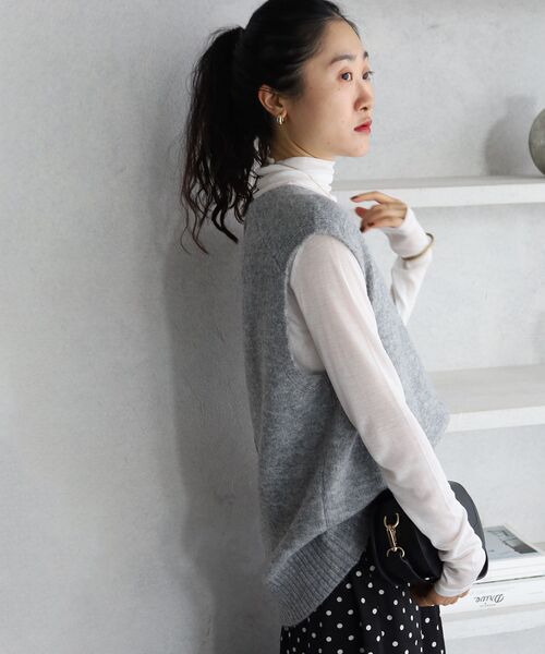 le.coeur blanc(ルクールブラン)の「《WEB限定》イージーケア/ウォッシャブルVネックベスト(ニット/セーター・レディース・ブラック・38)」の6枚目の写真