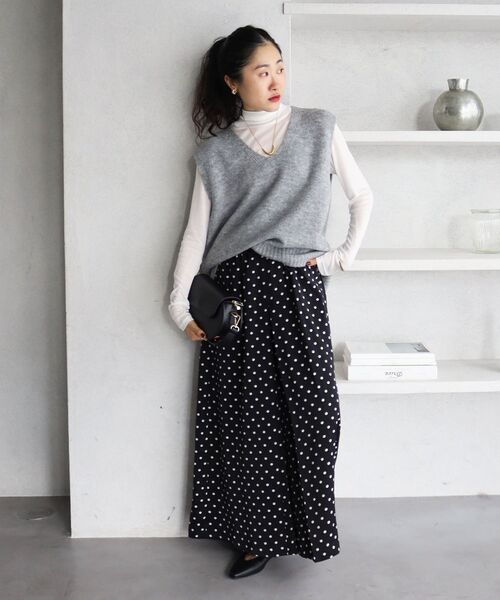 le.coeur blanc(ルクールブラン)の「《WEB限定》イージーケア/ウォッシャブルVネックベスト(ニット/セーター・レディース・ブラック・38)」の9枚目の写真