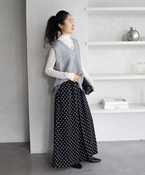 le.coeur blanc(ルクールブラン)の「《WEB限定》イージーケア/ウォッシャブルVネックベスト(ニット/セーター・レディース・ブラック・38)」の12枚目の写真
