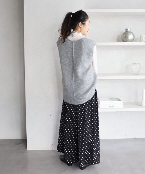 le.coeur blanc(ルクールブラン)の「《WEB限定》イージーケア/ウォッシャブルVネックベスト(ニット/セーター・レディース・ブラック・38)」の14枚目の写真