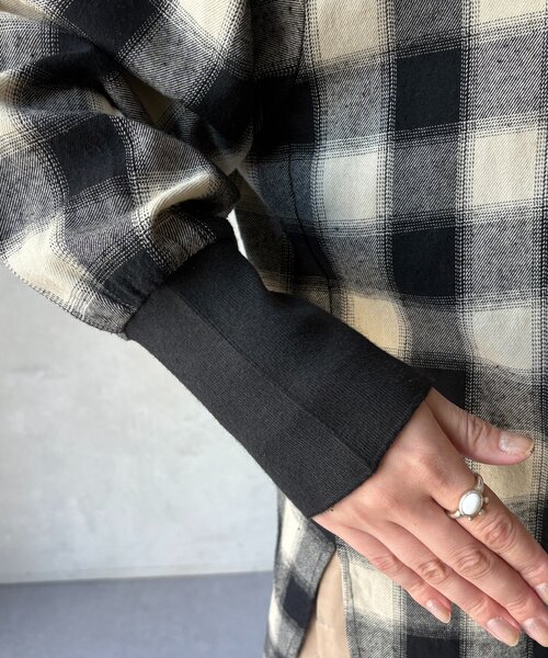 DouDou(ドゥドゥ)の「袖リブチェックシャツ(シャツ/ブラウス・レディース・ブラック・FREE)」の11枚目の写真