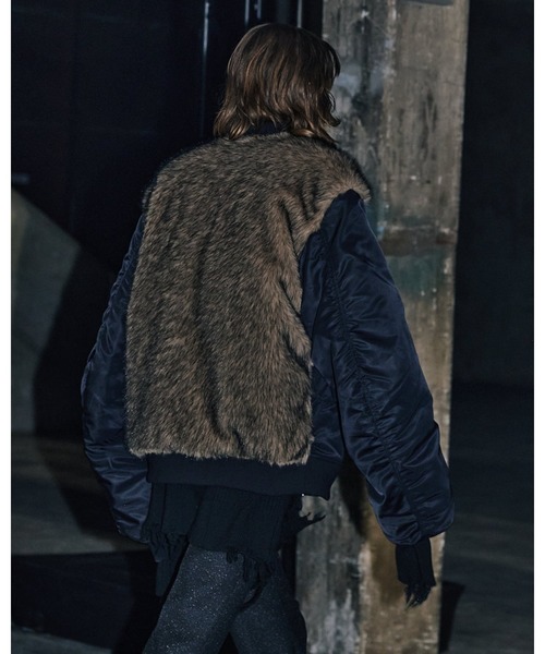 JOHN LAWRENCE SULLIVAN(ジョンローレンスサリバン)の「【JOHN LAWRENCE SULLIVAN】NYLON MASSIVE ROUNDED SLEEVE BOMBER JACKET WITH BACK FUR(MA-1・メンズ・ブラック・46)」の5枚目の写真