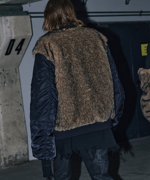 JOHN LAWRENCE SULLIVAN(ジョンローレンスサリバン)の「【JOHN LAWRENCE SULLIVAN】NYLON MASSIVE ROUNDED SLEEVE BOMBER JACKET WITH BACK FUR(MA-1・メンズ・ブラック・46)」の6枚目の写真