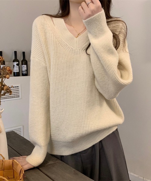 LUCPY(ラクピー)の「Vネックルーズニットプルオーバー(その他トップス・レディース・ブラウン/ホワイト/アイボリー/ブラック・FREE)」の2枚目の写真
