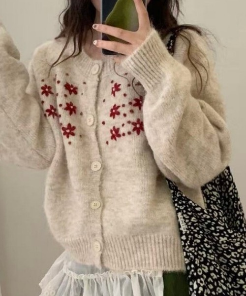 NANEA(ナネア)の「花刺繍ニットカーディガン(カーディガン/ボレロ・レディース・グレー/パープル/ベージュ・フリー)」の1枚目の写真