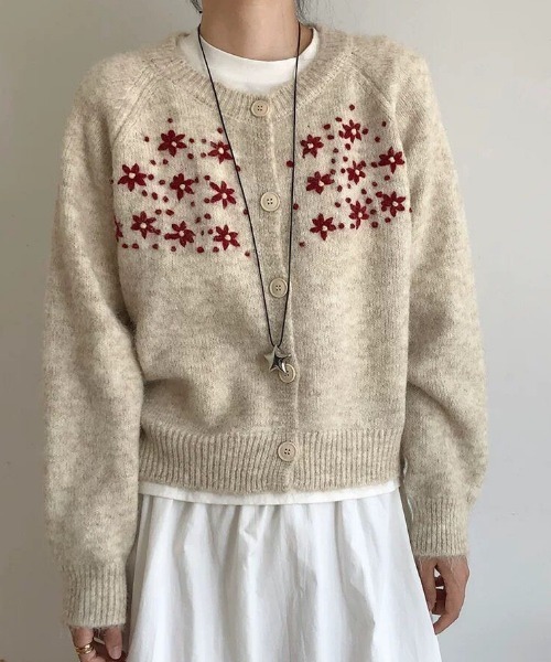 NANEA(ナネア)の「花刺繍ニットカーディガン(カーディガン/ボレロ・レディース・グレー/パープル/ベージュ・フリー)」の6枚目の写真