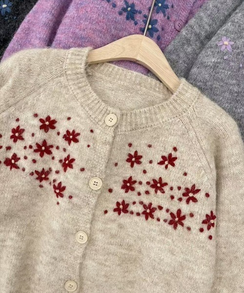NANEA(ナネア)の「花刺繍ニットカーディガン(カーディガン/ボレロ・レディース・グレー/パープル/ベージュ・フリー)」の9枚目の写真