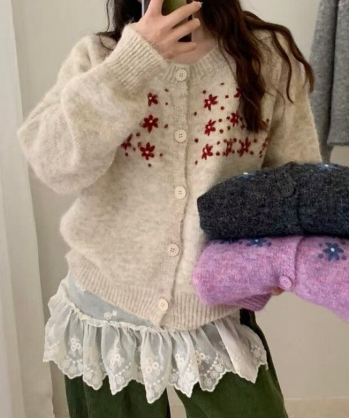 NANEA(ナネア)の「花刺繍ニットカーディガン(カーディガン/ボレロ・レディース・グレー/パープル/ベージュ・フリー)」の5枚目の写真