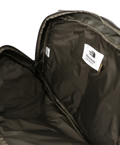 THE NORTH FACE（ザノースフェイス）の「ザ・ノース・フェイス 3ウェイバッグ / シャトル3ウェイデイパック（バックパック/リュック・メンズ・オリーブドラブ/ブルー系その他/ブラック系その他/ネイビー/サンドベージュ/ブラック/オリーブ/ヘザーグレー/ダークネイビー/インディゴブルー・ONE SIZE）」の16枚目の写真