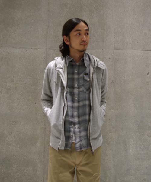 NANO universe(ナノユニバース)の「Wire Hood Zip PK パーカー(パーカー・メンズ・サーモンピンク/グレー/ネイビー/ブラック/トップグレー・SMALL/MEDIUM/LARGE)」の4枚目の写真