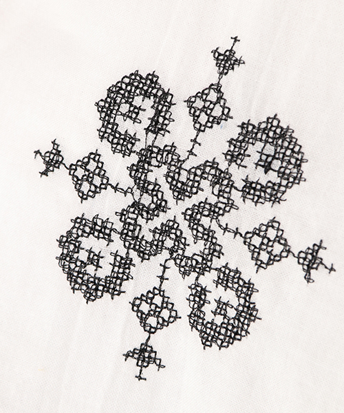 notch.（ノッチ）の「袖ボリューム刺繍ブラウス（シャツ/ブラウス・レディース・オフホワイト/ブラック/ブルー・M）」の17枚目の写真
