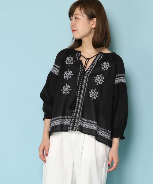 notch.（ノッチ）の「袖ボリューム刺繍ブラウス（シャツ/ブラウス・レディース・オフホワイト/ブラック/ブルー・M）」の6枚目の写真