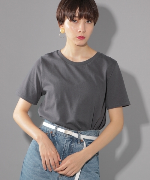 PAGEBOY（ページボーイ）の「クルーネックコットンＴシャツ（Tシャツ/カットソー・レディース・チャコールグレー/オフホワイト/ブラック/ダークブラウン/カーキ・FREE）」の3枚目の写真