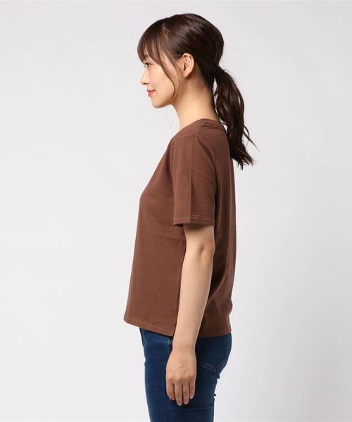 PAGEBOY（ページボーイ）の「クルーネックコットンＴシャツ（Tシャツ/カットソー・レディース・チャコールグレー/オフホワイト/ブラック/ダークブラウン/カーキ・FREE）」の6枚目の写真