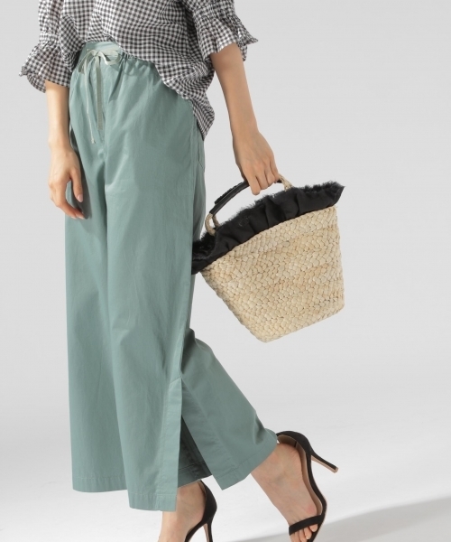 BAYFLOW(ベイフロー)の「GOOD PRICE/サイドスリットサテンパンツ(その他パンツ・レディース・ネイビー/グレー/ナチュラル/グリーン・SMALL/MEDIUM)」の3枚目の写真