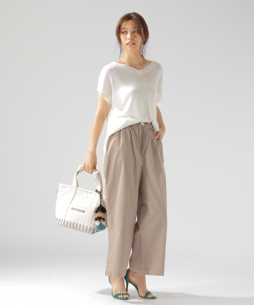 BAYFLOW(ベイフロー)の「GOOD PRICE/サイドスリットサテンパンツ(その他パンツ・レディース・ネイビー/グレー/ナチュラル/グリーン・SMALL/MEDIUM)」の6枚目の写真