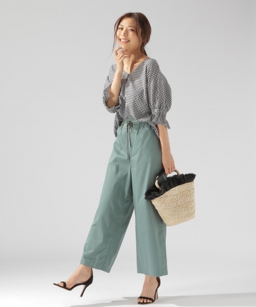 BAYFLOW(ベイフロー)の「GOOD PRICE/サイドスリットサテンパンツ(その他パンツ・レディース・ネイビー/グレー/ナチュラル/グリーン・SMALL/MEDIUM)」の7枚目の写真