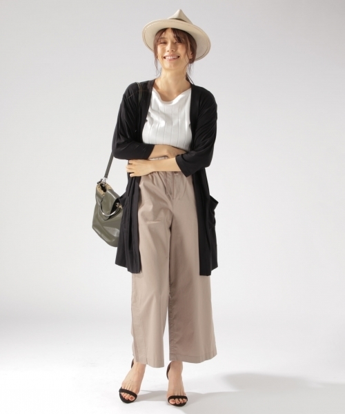 BAYFLOW(ベイフロー)の「GOOD PRICE/サイドスリットサテンパンツ(その他パンツ・レディース・ネイビー/グレー/ナチュラル/グリーン・SMALL/MEDIUM)」の17枚目の写真