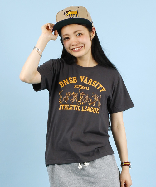 BEAMS BOY(ビームスボーイ)の「BEAMS BOY / カレッジ プリントT② ***(Tシャツ/カットソー・レディース・ホワイト/チャコールグレー・ONE SIZE)」の1枚目の写真