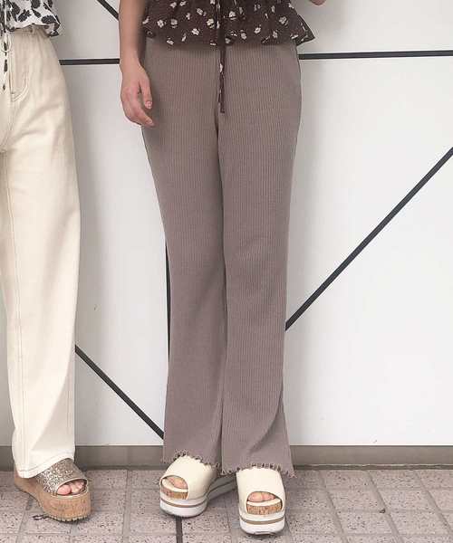 one after another NICE CLAUP（ワンアフターアナザーナイスクラップ）の「テレコフレアパンツ（その他パンツ・レディース・ベージュ/ブラウン/カーキ/アイボリー・FREE）」の4枚目の写真