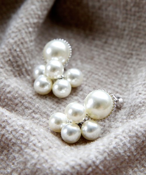 colleca la(コレカラ)の「ボリュームパールイヤリング(イヤリング・レディース・シルバー/ゴールド・フリ-)」の2枚目の写真