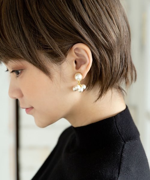 colleca la(コレカラ)の「ボリュームパールイヤリング(イヤリング・レディース・シルバー/ゴールド・フリ-)」の4枚目の写真