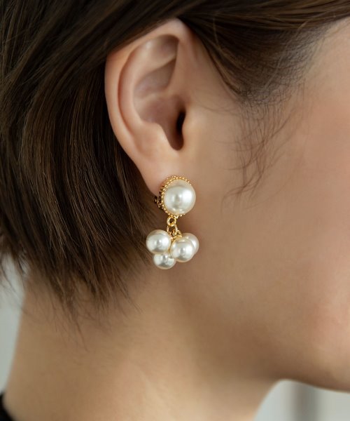 colleca la(コレカラ)の「ボリュームパールイヤリング(イヤリング・レディース・シルバー/ゴールド・フリ-)」の5枚目の写真