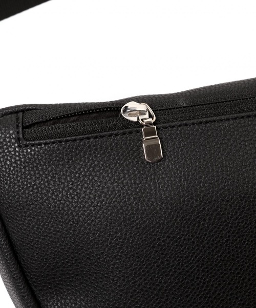 LAKOLE（ラコレ）の「フェイクレザーボディバッグ / LAKOLE（ボディバッグ/ウエストポーチ・メンズ・ベージュ/ブラック/グレー・FREE）」の12枚目の写真