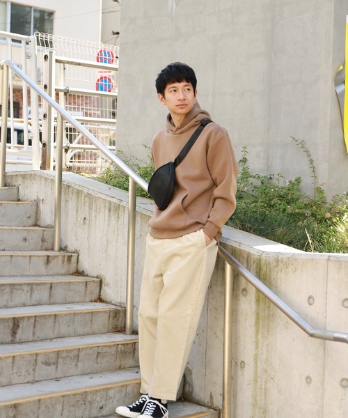 LAKOLE（ラコレ）の「フェイクレザーボディバッグ / LAKOLE（ボディバッグ/ウエストポーチ・メンズ・ベージュ/ブラック/グレー・FREE）」の4枚目の写真