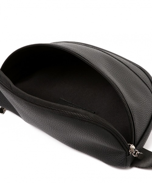 LAKOLE（ラコレ）の「フェイクレザーボディバッグ / LAKOLE（ボディバッグ/ウエストポーチ・メンズ・ベージュ/ブラック/グレー・FREE）」の13枚目の写真