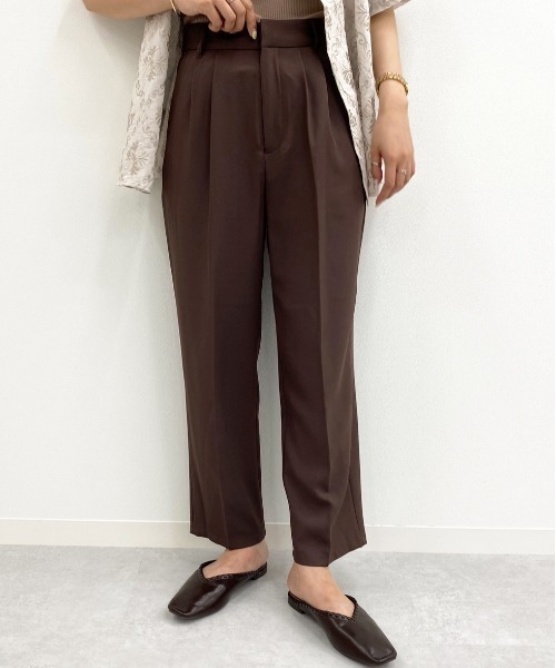 apres jour mignon（アプレジュールミニョン）の「シュエットリラックステーパード【ZOZOTOWN限定アイテム】（その他パンツ・レディース・その他/ダークブラウン/ブラック/ダークグリーン/アイボリー/マスタード/オレンジ/ボルドー/ブルー系その他/パープル・SMALL/MEDIUM/X-LARGE）」の4枚目の写真