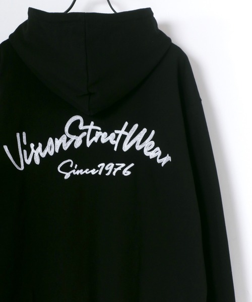 VISION STREET WEAR(ヴィジョンストリートウェア)の「VISION STREET WEAR/ヴィジョンストリートウエア スウェット サテンワッペン カレッジロゴ バックチェーン刺繍 ルードロゴ スウェットパーカー/フーディー(パーカー・メンズ・ホワイト/ブラック/ホワイト系その他/ブラック系その他・M/L)」の4枚目の写真