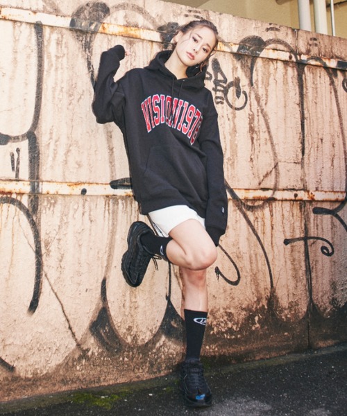 VISION STREET WEAR(ヴィジョンストリートウェア)の「VISION STREET WEAR/ヴィジョンストリートウエア スウェット サテンワッペン カレッジロゴ バックチェーン刺繍 ルードロゴ スウェットパーカー/フーディー(パーカー・メンズ・ホワイト/ブラック/ホワイト系その他/ブラック系その他・M/L)」の5枚目の写真
