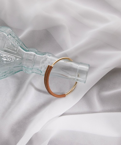 VIS（ビス）の「フェイクレザーバングル（ブレスレット・レディース・ホワイト/グリーン系その他/キャメル・FREE）」の3枚目の写真