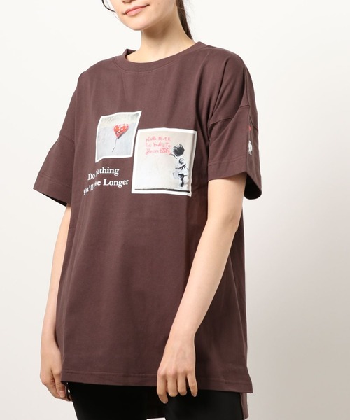 Right-on(ライトオン)の「【BRANDALISED】エンボスプリントTシャツ バンクシー(Tシャツ/カットソー・レディース・イエロー/ブラック/ブラウン/ベージュ/グリーン/オフホワイト・L/M)」の3枚目の写真