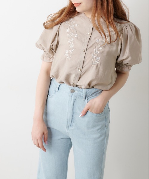 OLIVE des OLIVE（オリーブデオリーブ）の「【WEB限定】お花刺繍ブラウス（シャツ/ブラウス・レディース・オフホワイト/ブラック/ライトブラウン・FREE）」の3枚目の写真