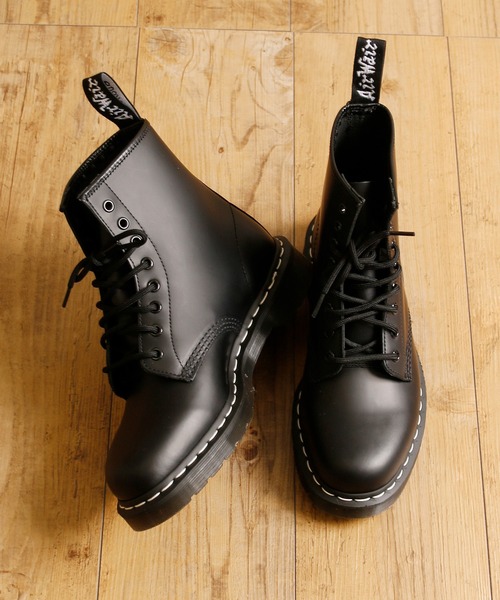 And A（アンドエー）の「Dr.Martens ドクターマーチン / 1460 Ws Black Smooth 8ホールブーツ レースアップブーツ（ホワイトステッチ） / 24758001（ブーツ・レディース・ブラック・23cm/24cm）」の9枚目の写真