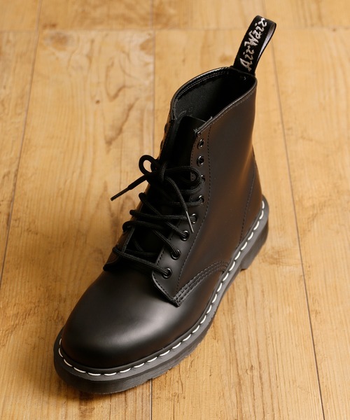 And A（アンドエー）の「Dr.Martens ドクターマーチン / 1460 Ws Black Smooth 8ホールブーツ レースアップブーツ（ホワイトステッチ） / 24758001（ブーツ・レディース・ブラック・23cm/24cm）」の5枚目の写真