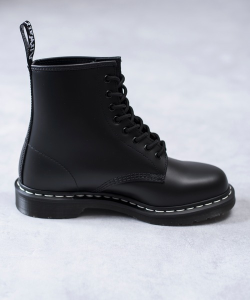 And A（アンドエー）の「Dr.Martens ドクターマーチン / 1460 Ws Black Smooth 8ホールブーツ レースアップブーツ（ホワイトステッチ） / 24758001（ブーツ・レディース・ブラック・23cm/24cm）」の15枚目の写真