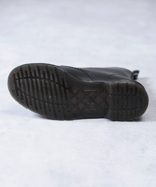 And A（アンドエー）の「Dr.Martens ドクターマーチン / 1460 Ws Black Smooth 8ホールブーツ レースアップブーツ（ホワイトステッチ） / 24758001（ブーツ・レディース・ブラック・23cm/24cm）」の16枚目の写真