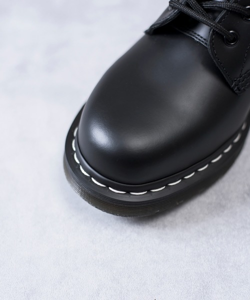 And A（アンドエー）の「Dr.Martens ドクターマーチン / 1460 Ws Black Smooth 8ホールブーツ レースアップブーツ（ホワイトステッチ） / 24758001（ブーツ・レディース・ブラック・23cm/24cm）」の18枚目の写真
