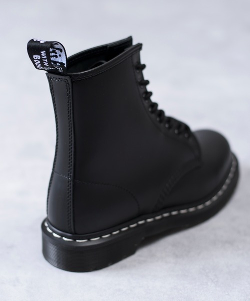 And A（アンドエー）の「Dr.Martens ドクターマーチン / 1460 Ws Black Smooth 8ホールブーツ レースアップブーツ（ホワイトステッチ） / 24758001（ブーツ・レディース・ブラック・23cm/24cm）」の19枚目の写真