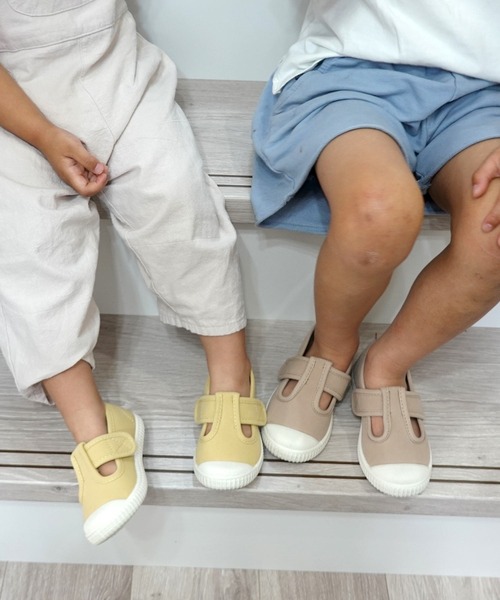 AmiAmi(アミアミ)の「Tストラップキッズスニーカー(スニーカー・キッズ・グレイッシュベージュ/イエロー/ホワイト×ブラック・14.5cm/16.5cm/16cm/15cm/17cm/18cm)」の16枚目の写真