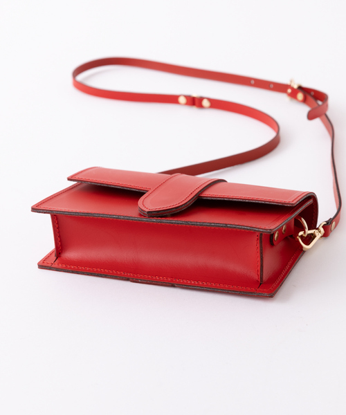 VICE VERSA（バイスバース）の「【VICE VERSA】スクエアショルダーバッグ（トートバッグ・レディース・ブラック/レッド・フリー）」の4枚目の写真