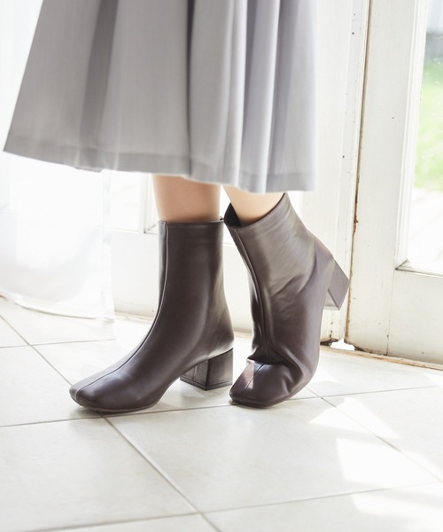 Rewde（ルゥデ）の「スクエアショートブーツ（1R18-BT1865）（ブーツ・レディース・ブラック/キナリ/ダークブラウン・L/M/LL/S）」の3枚目の写真
