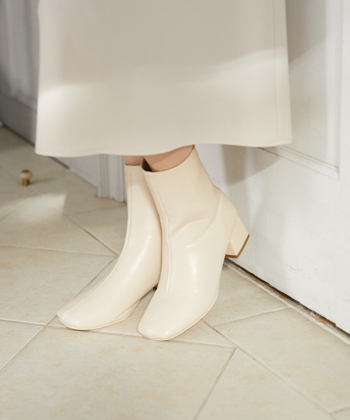 Rewde（ルゥデ）の「スクエアショートブーツ（1R18-BT1865）（ブーツ・レディース・ブラック/キナリ/ダークブラウン・L/M/LL/S）」の2枚目の写真