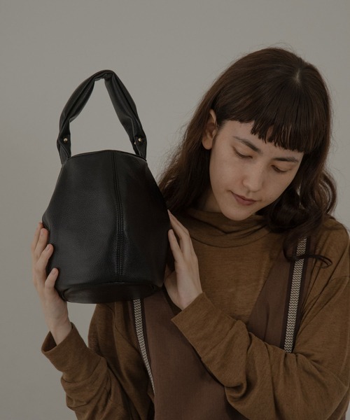 lawgy（ラウジー）の「handle gather 2way bag（ハンドバッグ・レディース・ブラック/ブラウン/キャメル・FREE）」の12枚目の写真