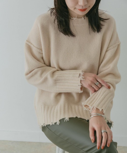 KBF+（ケービーエフプラス）の「KBF+　ダメージオーバーニット∴（ニット/セーター・レディース・アイボリー/ブルー/モカ・ONE）」の2枚目の写真