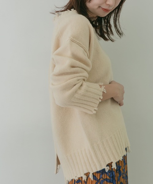 KBF+（ケービーエフプラス）の「KBF+　ダメージオーバーニット∴（ニット/セーター・レディース・アイボリー/ブルー/モカ・ONE）」の4枚目の写真